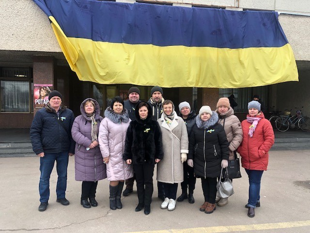 Колектив працівників КНП "ЦПМСД" Черняхівської селищної ради відзначає День Єднання та вітає всіх українців зі святом